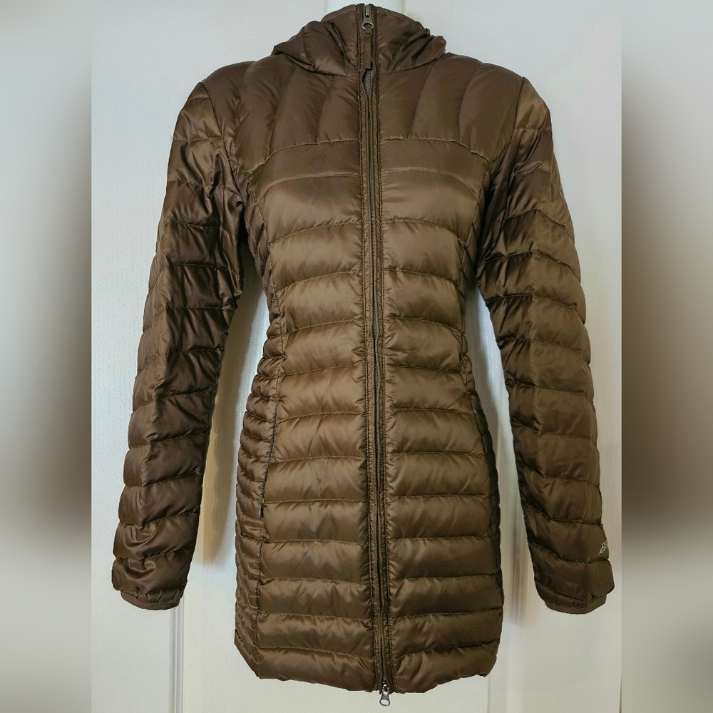 Eddie Bauer hooded light puffer jacket